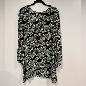 Mossimo supply co black and white floral bell sleeve‎ lightweight dress